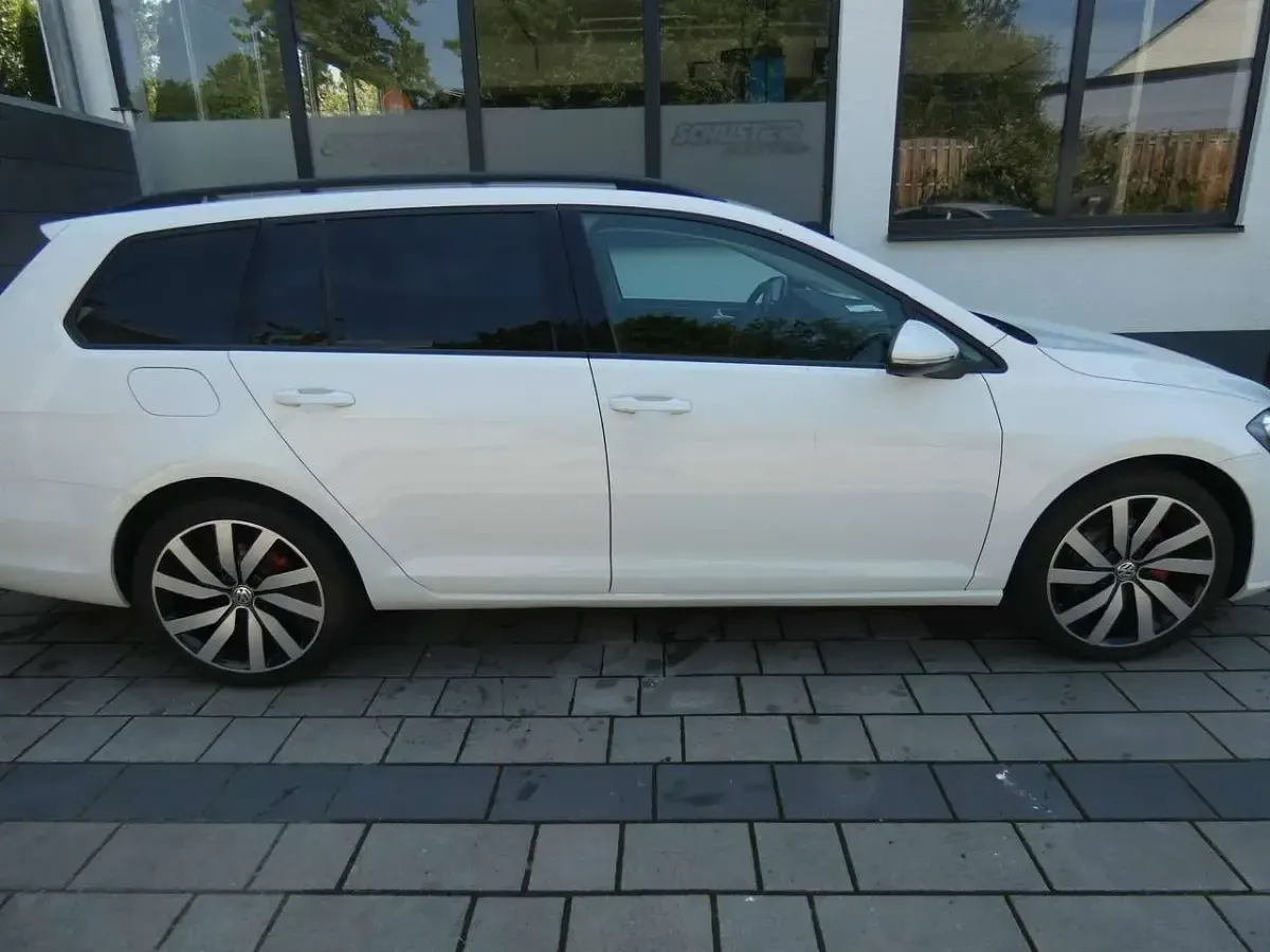 Gebraucht VW Golf VII Comfortline 116 PS (85 kW) 2020 Pure white Kombi