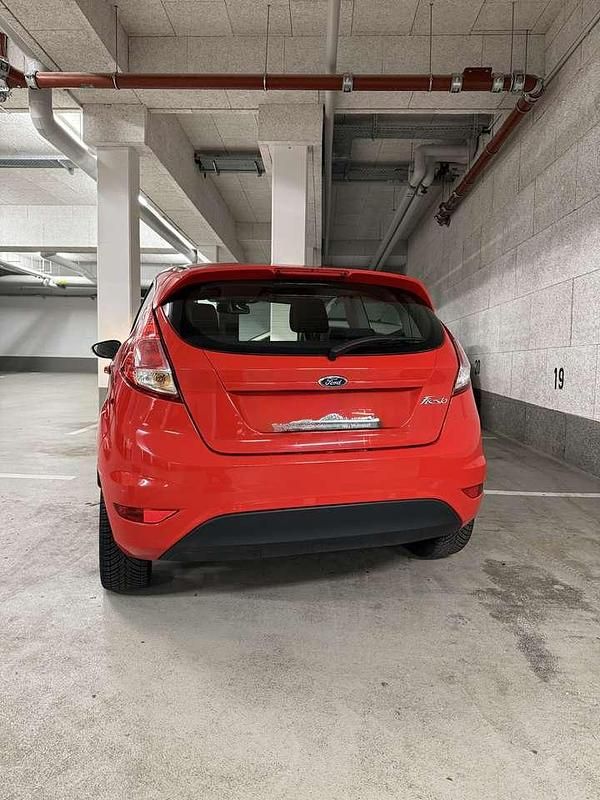 Gebraucht Ford Fiesta Trend 80 PS (58 kW) 2015 Rot Kleinwagen