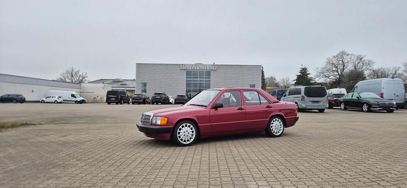 Gebraucht Mercedes 190 109 PS (80 kW) 1992 Rot Limousine