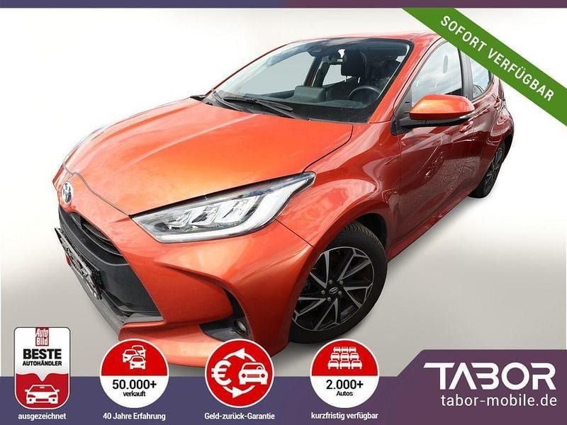 Orange Gebraucht 2022 Toyota Yaris Hybrid Team Kleinwagen | 19.388 € (Fairer Preis) - Bild 1/4