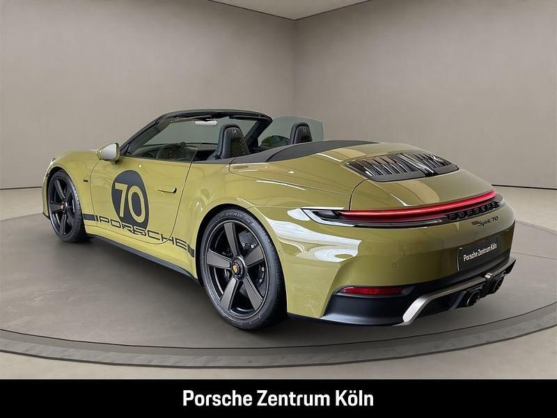 Neu Porsche 992 541 PS (397 kW) 2025 Gruen Cabrio
