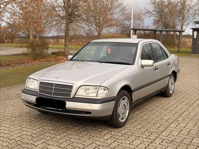 Silber Gebraucht 1996 Mercedes C180 Classic Limousine | 1.490 € - Bild 1/4