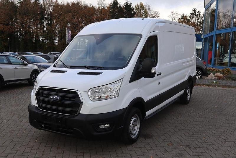 Gebraucht Ford Transit Trend 131 PS (96 kW) 2023 Weiß Limousine