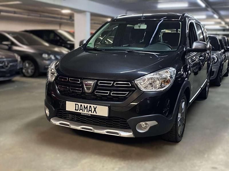 Schwarz Gebraucht 2021 Dacia Lodgy Stepway Van / Kleinbus | 12.999 € (Superpreis) - Bild 1/4