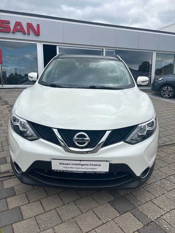 Weiß Gebraucht 2017 Nissan Qashqai N-Connecta SUV | 11.980 € (Fairer Preis) - Bild 1/4