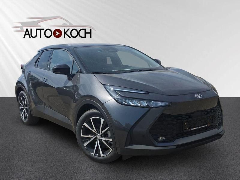Grau Neu 2024 Toyota C-HR Team SUV | 30.390 € (Superpreis) - Bild 1/4