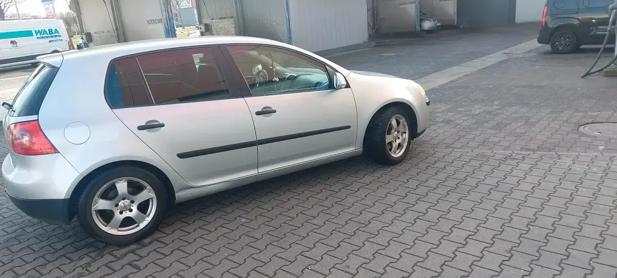 Gebraucht VW Golf V 105 PS (77 kW) 2006 Silber Kleinwagen