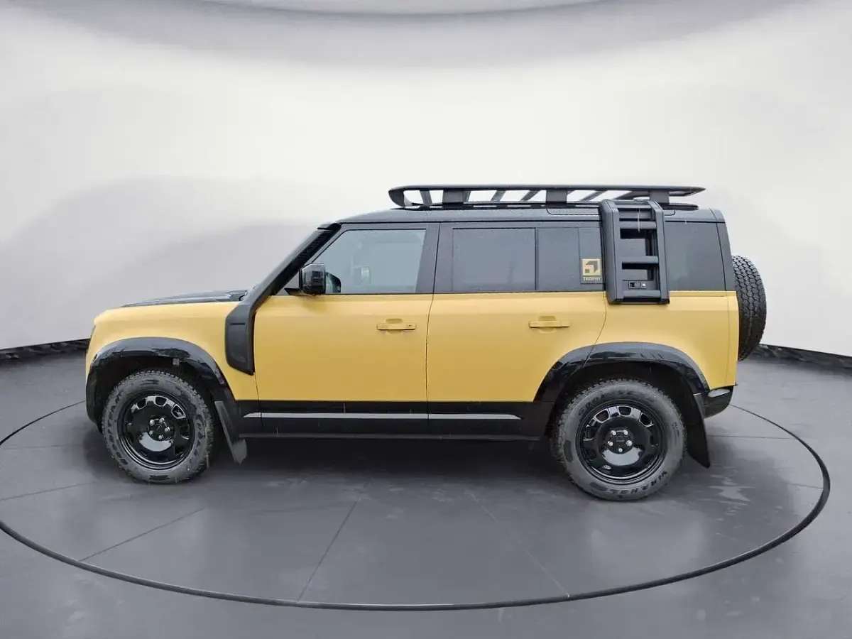 Neu Land Rover Defender 349 PS (256 kW) 2026 Gelb SUV
