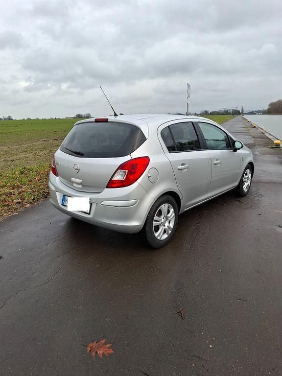 Gebraucht Opel Corsa 87 PS (63 kW) 2010 Silber Kleinwagen