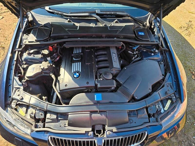 Gebraucht BMW 325 218 PS (160 kW) 2007 Blau Limousine