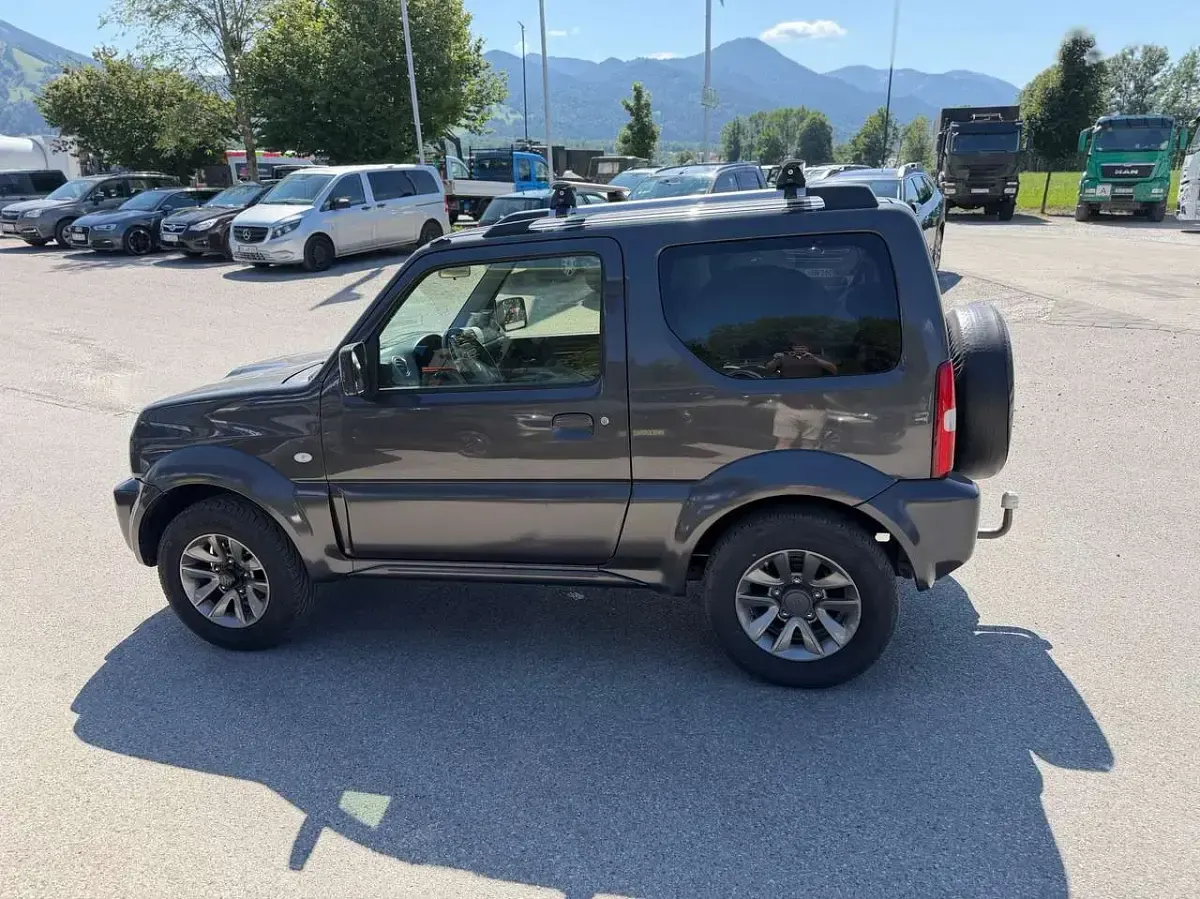 Gebraucht Suzuki Jimny Style 86 PS (63 kW) 2016 Quasar gray SUV