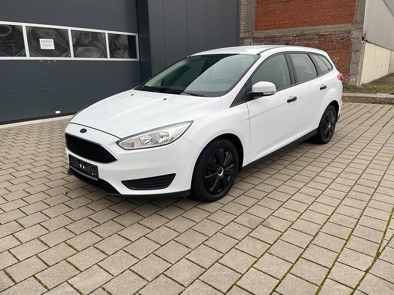 Weiß Gebraucht 2016 Ford Focus Kombi | 4.850 € (Teuer) - Bild 1/4