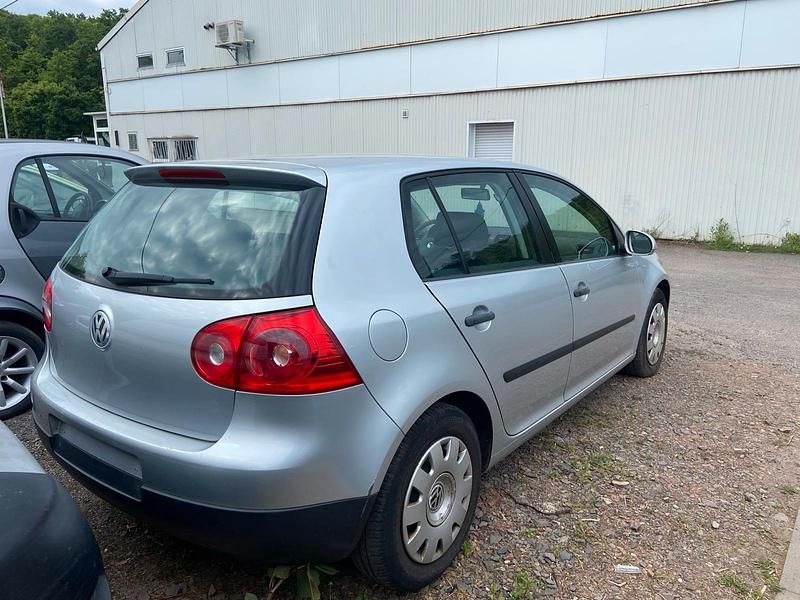 Gebraucht VW Golf IV 105 PS (77 kW) 2005 Silber Kleinwagen