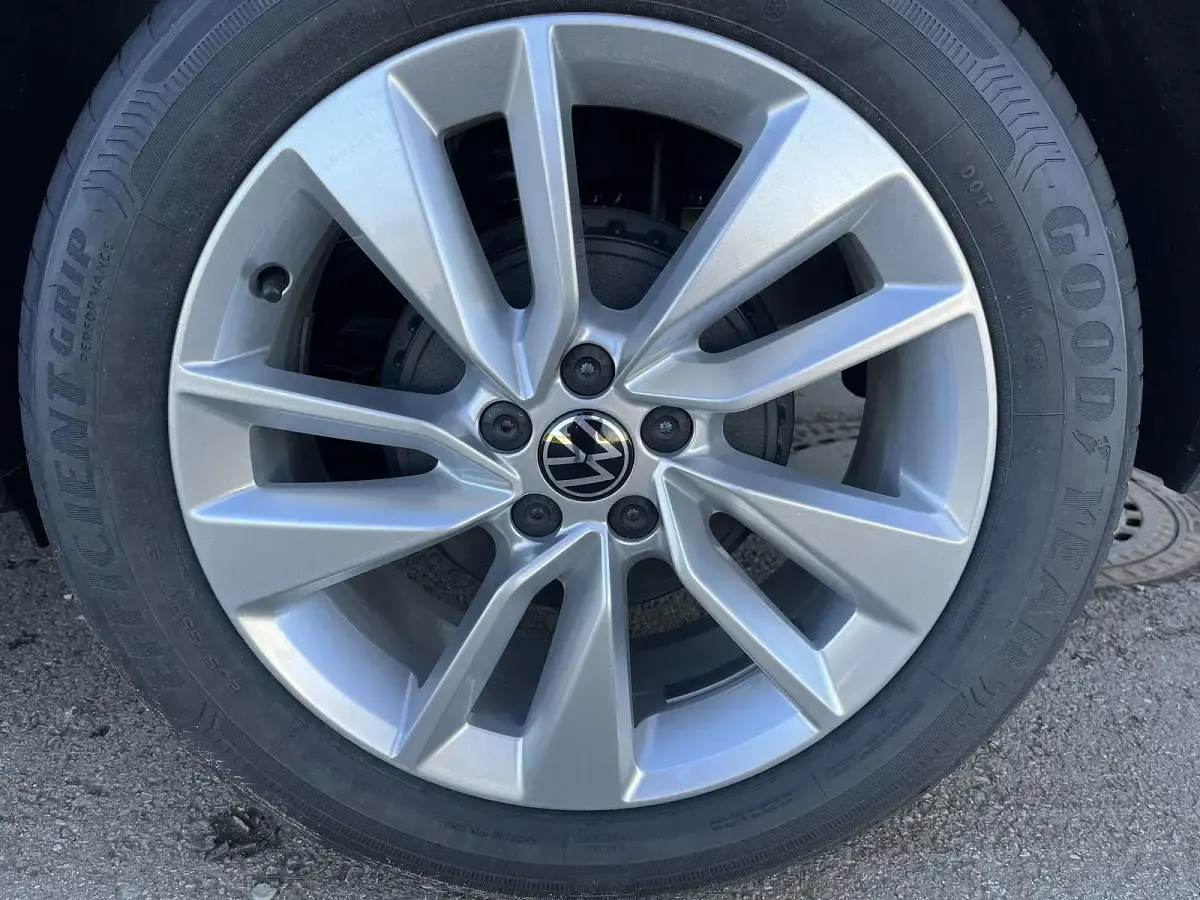 Ny VW Taigo Life 2025 Blå SUV