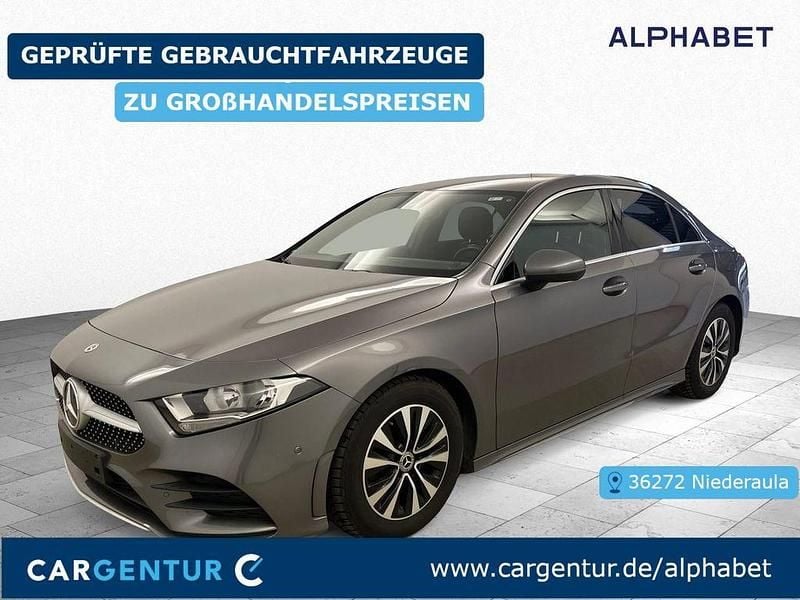 Mountaingrau Gebraucht 2021 Mercedes A200 AMG line Limousine | 18.997 € (Superpreis) - Bild 1/2