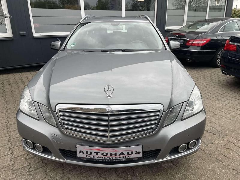 Gebraucht Mercedes E200 Elegance 184 PS (135 kW) 2010 Palladiumsilber  metalliclack Kombi