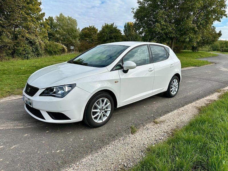 Weiß Gebraucht 2016 Seat Ibiza Style Kleinwagen | 8.250 € (Fairer Preis) - Bild 1/4