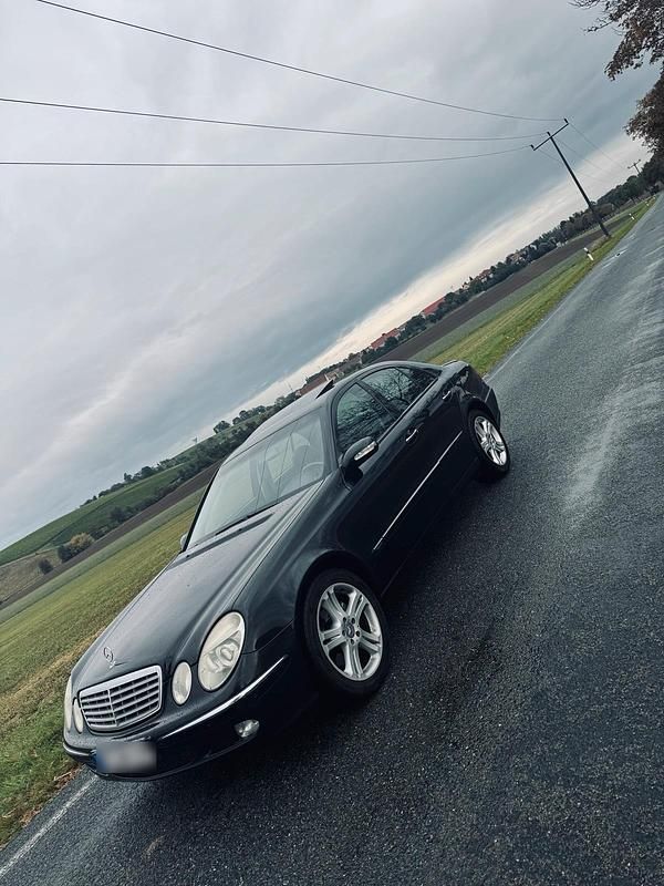Gebraucht Mercedes E200 Elegance 122 PS (89 kW) 2003 Schwarz Limousine