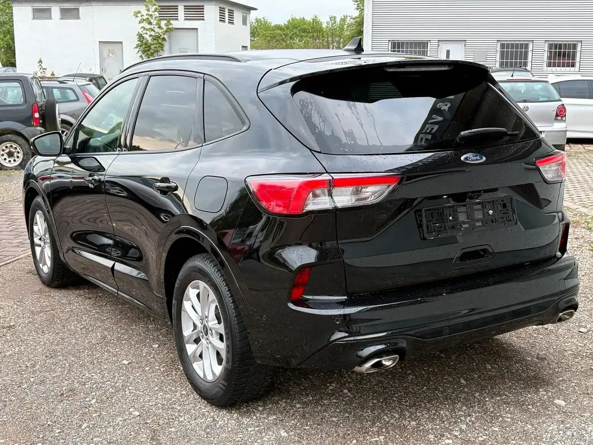 Usado Ford Kuga ST-Line 150 HP (110 kW) 2020 Preto SUV