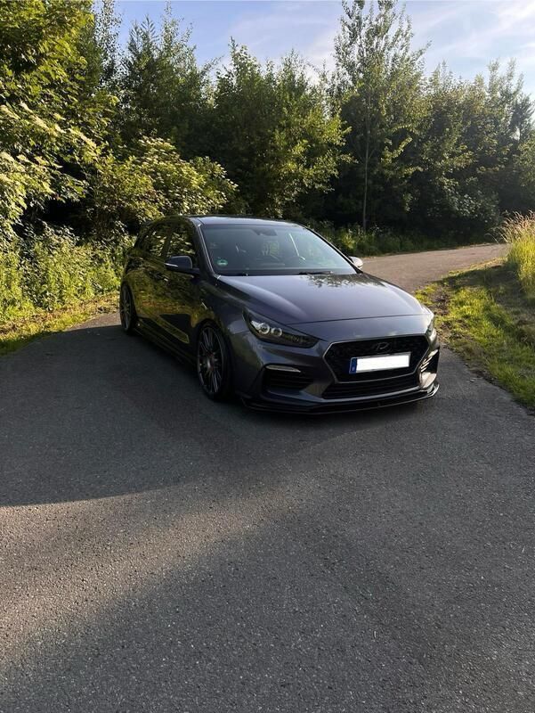 Grau Gebraucht 2019 Hyundai i30 Limousine | 22.980 € (Etwas zu teuer) - Bild 1/4