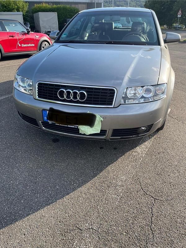 Grau Gebraucht 2004 Audi A4 Limousine | 5.750 € - Bild 1/4
