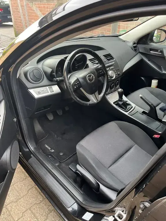 Usado Mazda 3 109 HP (80 kW) 2010 Preto Sedan