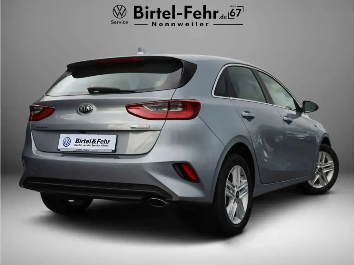 Używany Kia Ceed Vision 136 KM (100 kW) 2021 Srebrny Hatchback