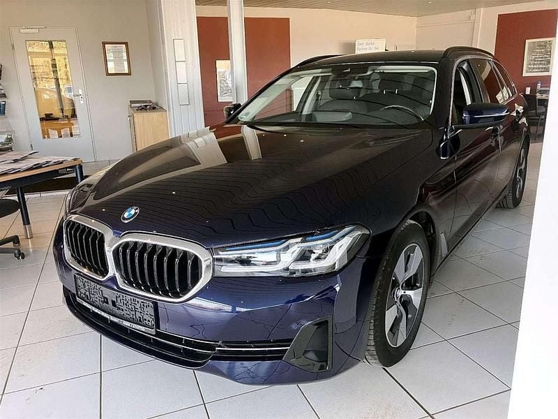 Gebraucht BMW 520 Performance 190 PS (139 kW) 2022 Blau Limousine
