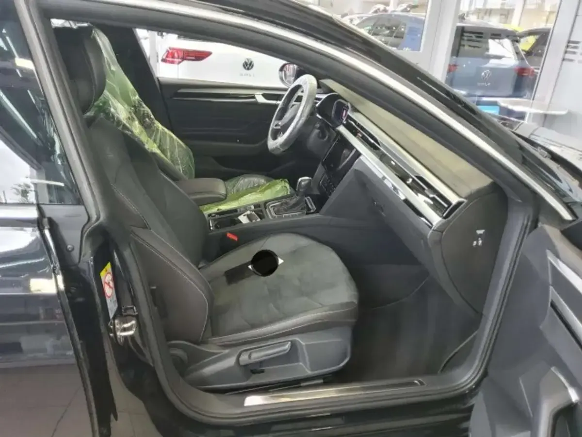 Gebraucht VW Arteon R-line 200 PS (147 kW) 2023 Deep black perleffekt (metallic) Kombi