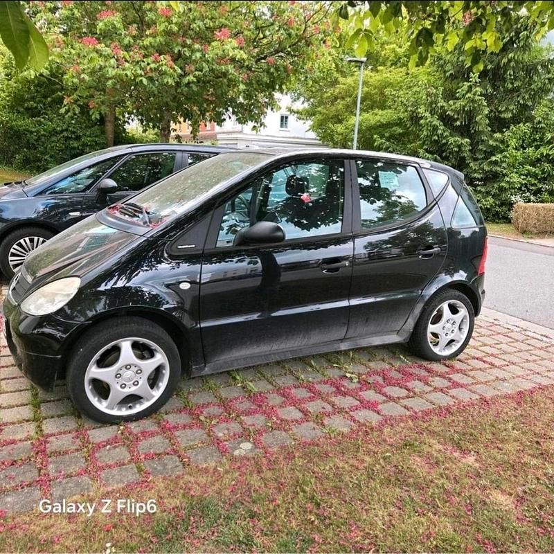 Schwarz Gebraucht 2000 Mercedes A140 Kleinwagen | 2.450 € - Bild 1/4