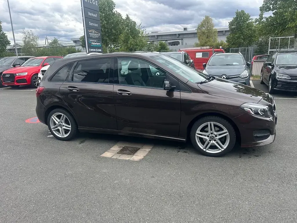 Gebraucht Mercedes B220 Style 184 PS (135 kW) 2019 Orientbraun Kleinwagen