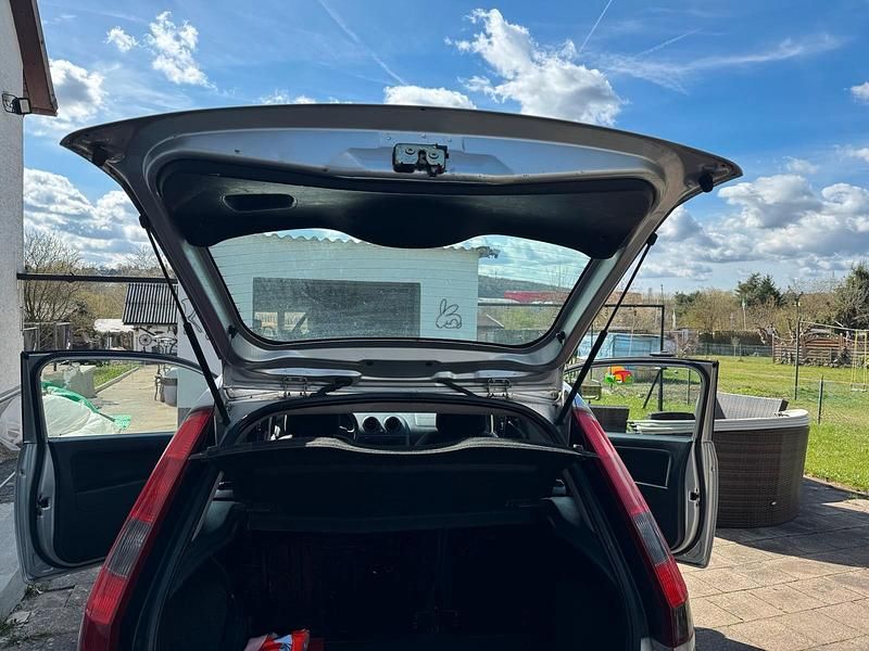 Gebraucht Ford Fiesta 60 PS (44 kW) 2005 Silber Kleinwagen