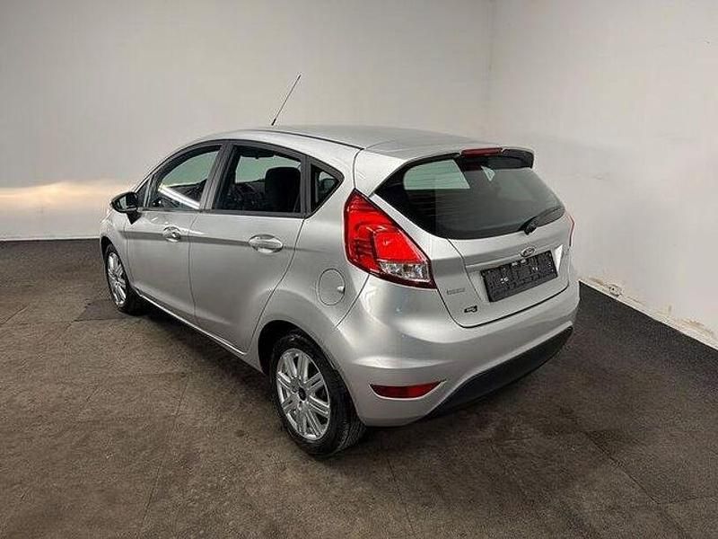 Gebraucht Ford Fiesta Trend 101 PS (74 kW) 2016 Silber Limousine