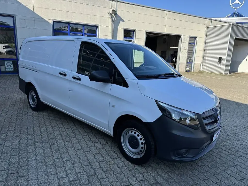 Gebraucht Mercedes Vito 163 PS (119 kW) 2023 Weiß Van