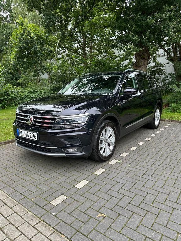 Schwarz Gebraucht 2018 VW Tiguan Allspace Highline SUV | 28.900 € (Teuer) - Bild 1/4