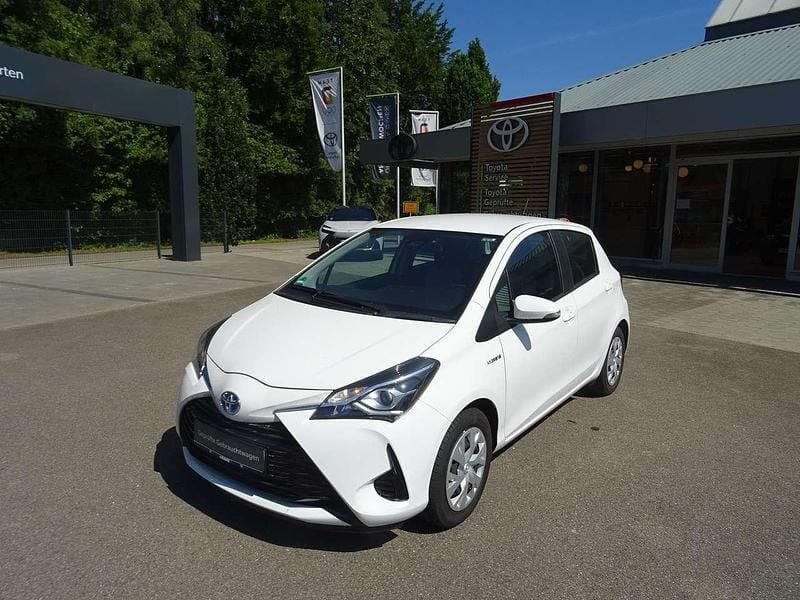 Super white 2 Gebraucht 2019 Toyota Yaris Hybrid Business Edition Kleinwagen | 15.150 € (Guter Preis) - Bild 1/4