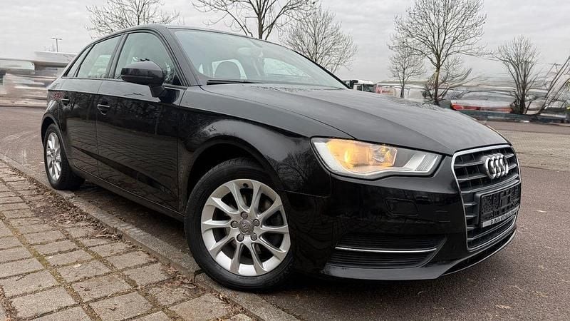 Gebraucht Audi A3 Attraction 105 PS (77 kW) 2015 Schwarz Limousine