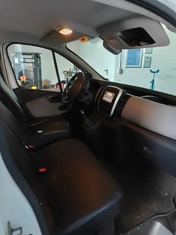 Gebraucht Renault Trafic Komfort 125 PS (91 kW) 2018 Weiß Van / Kleinbus