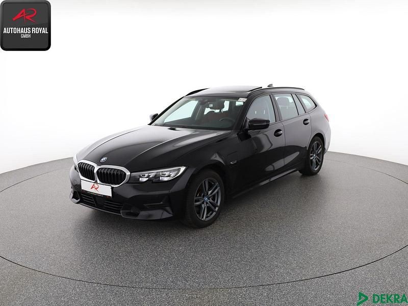 Schwarz Gebraucht 2022 BMW 320e Sport Line Kombi | 24.780 € (Guter Preis) - Bild 1/4
