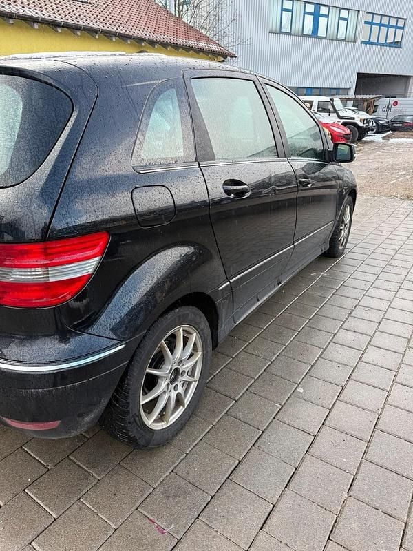 Gebraucht Mercedes B200 136 PS (100 kW) 2010 Schwarz Van / Kleinbus