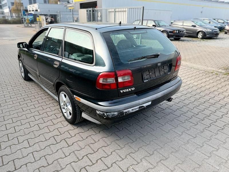 Occasion Volvo V40 116 ch (85 kW) 1999 Noir Break