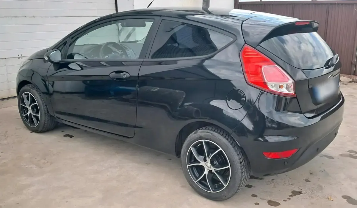 Gebraucht Ford Fiesta 90 PS (66 kW) 2016 Schwarz Kleinwagen