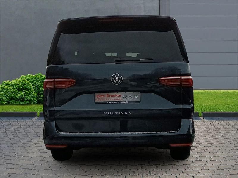 Gebraucht VW Multivan Life 150 PS (110 kW) 2025 Starlight blue metallic Van / Kleinbus