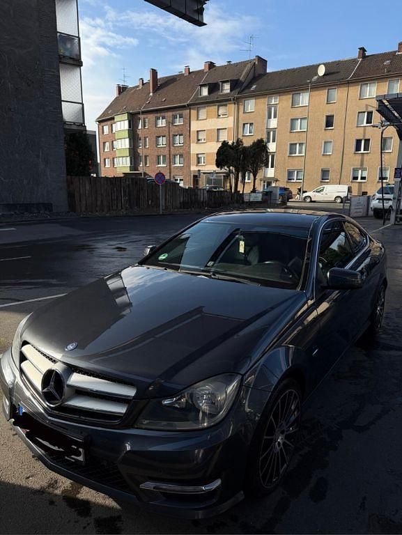 Gebraucht Mercedes C180 156 PS (114 kW) 2011 Grau Coupé