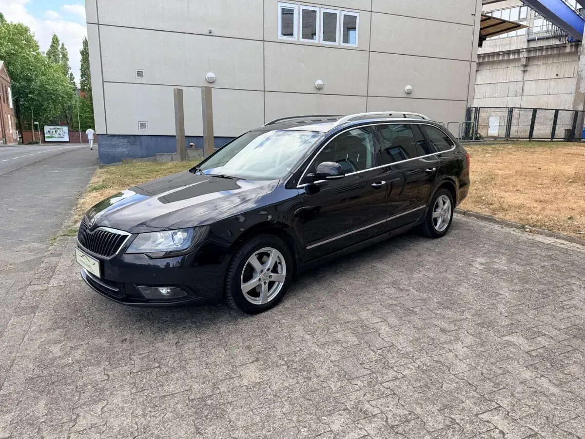 Gebraucht Skoda Superb Elegance 140 PS (102 kW) 2013 Schwarz Kombi