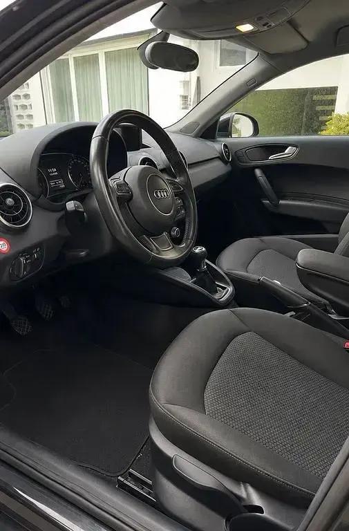 Używany Audi A1 Sportback 86 KM (63 kW) 2014 Czarny Hatchback