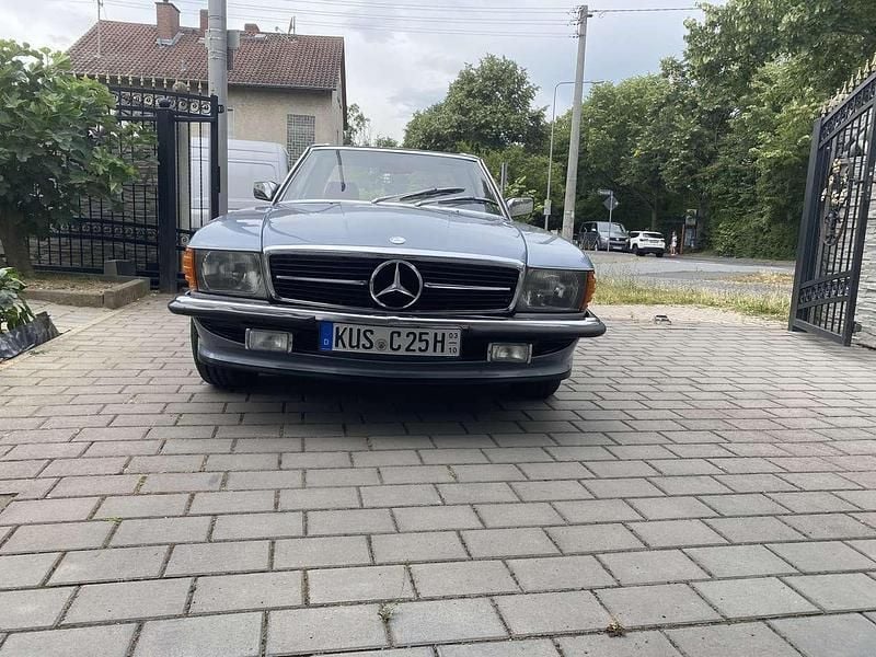 Blau Gebraucht 1986 Mercedes SL300 Cabrio | 38.900 € - Bild 1/4