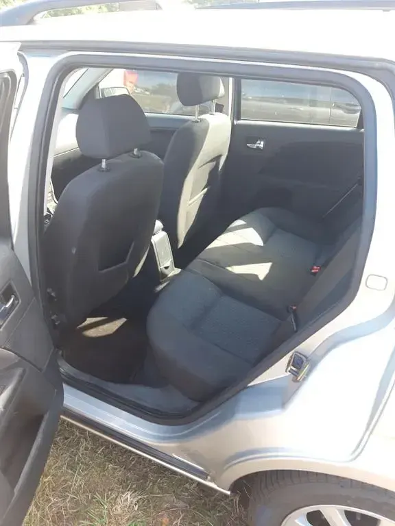 Gebraucht Ford Mondeo Ghia 131 PS (96 kW) 2004 Silber Limousine