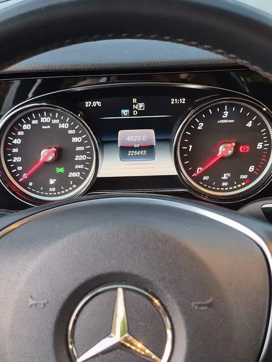 Gebraucht Mercedes E220 194 PS (142 kW) 2018 Grau Kombi