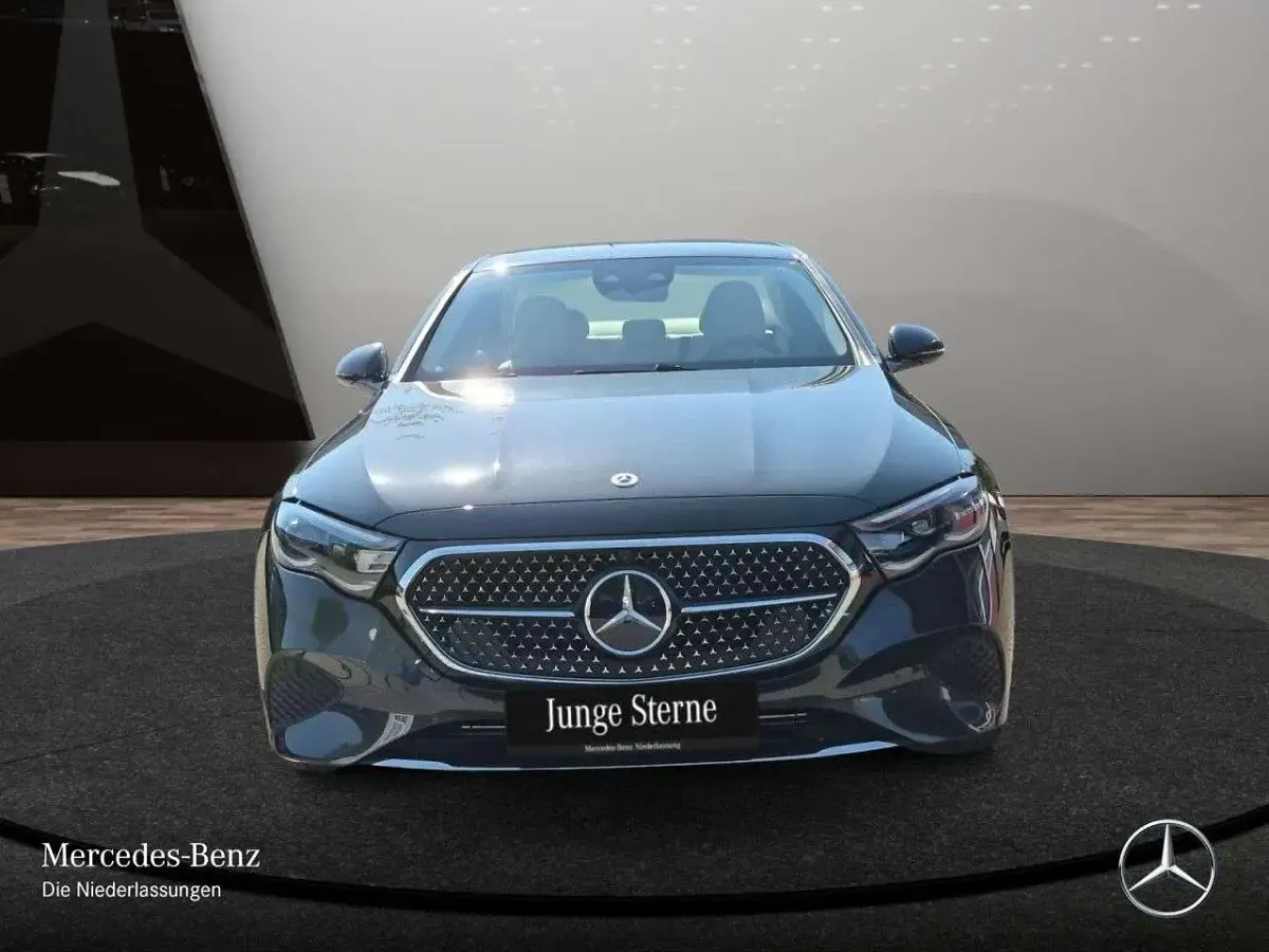 Gebraucht Mercedes E300 Avantgarde 197 PS (144 kW) 2025 Grau Limousine